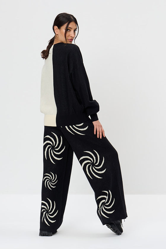 Black & White Contrast Knit Swirl Front Sweater